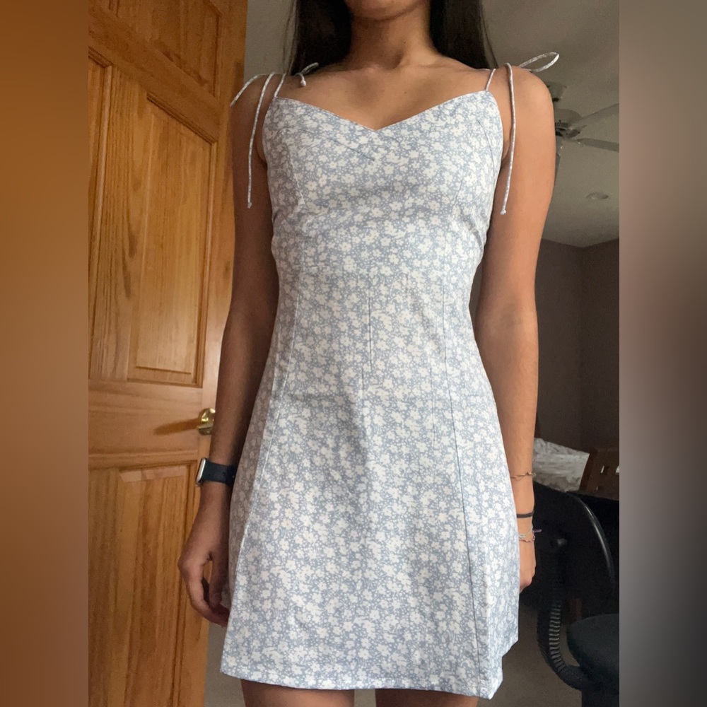francesca’s size xs blue and white floral summer dress